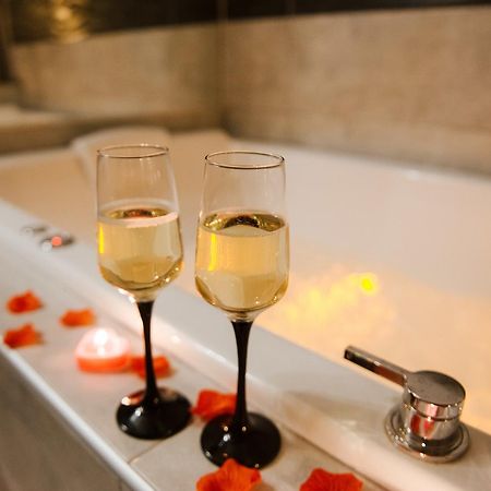 La Suite Romantique Avec Jacuzzi Au Coeur De Perpignan Eksteriør bilde