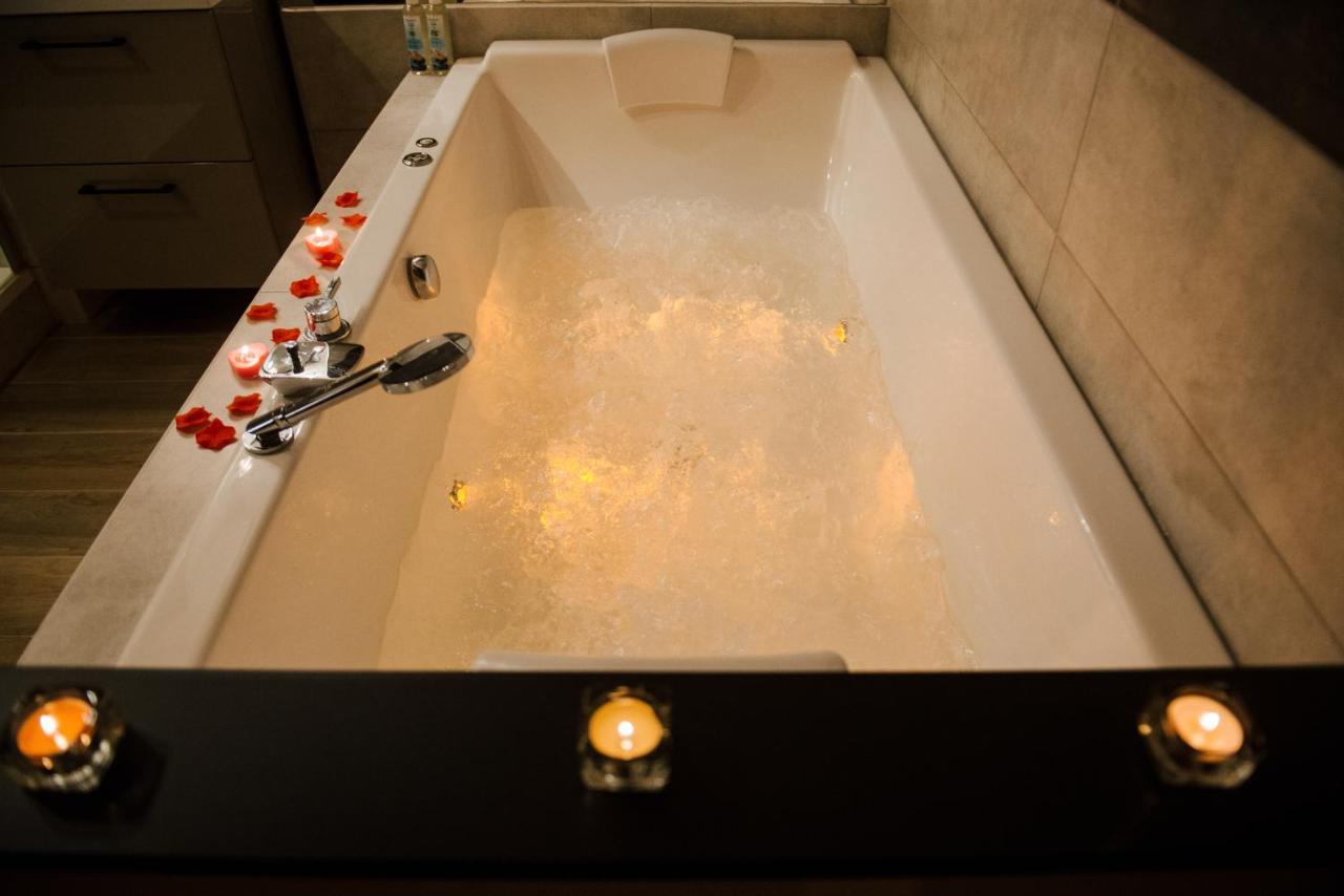 La Suite Romantique Avec Jacuzzi Au Coeur De Perpignan Eksteriør bilde