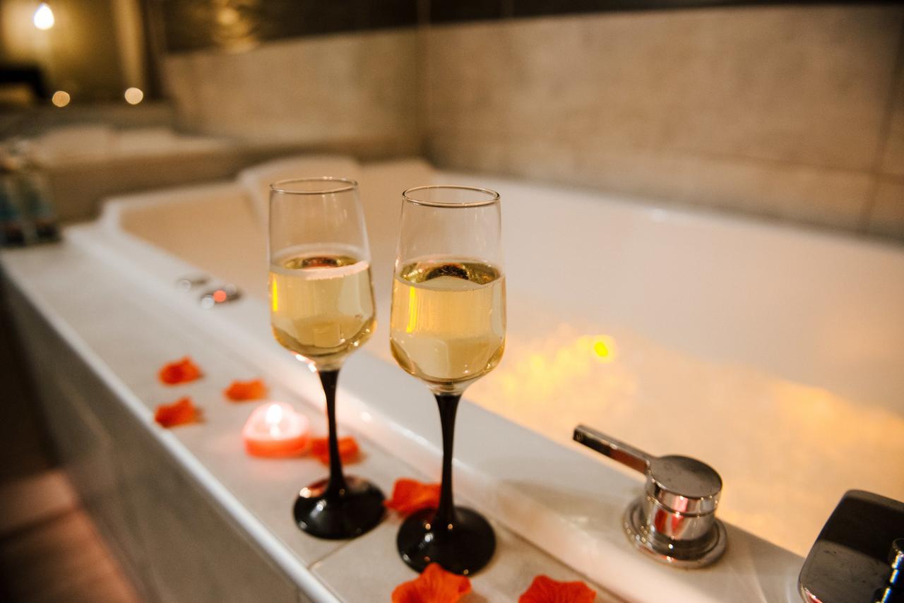 La Suite Romantique Avec Jacuzzi Au Coeur De Perpignan Eksteriør bilde
