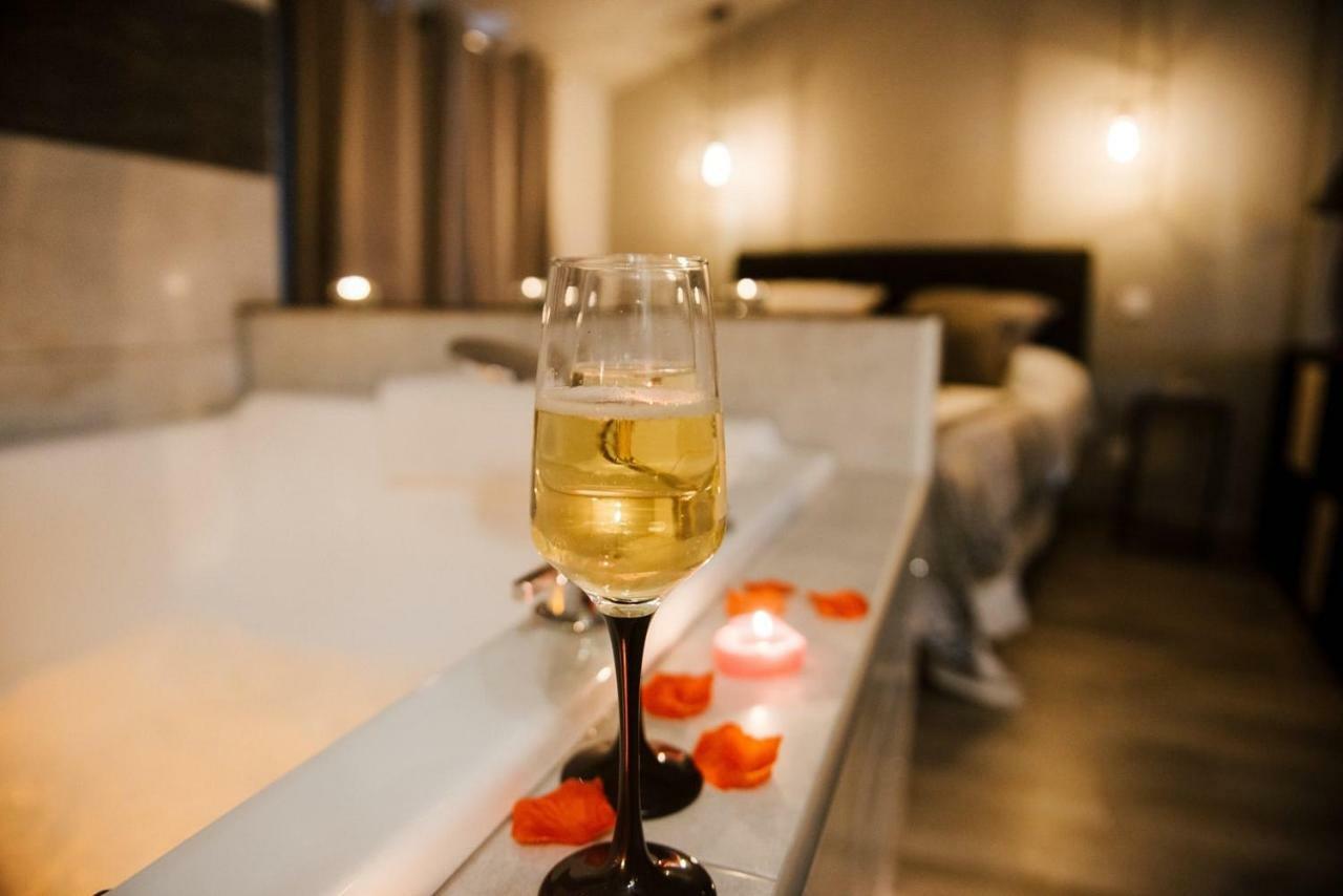 La Suite Romantique Avec Jacuzzi Au Coeur De Perpignan Eksteriør bilde